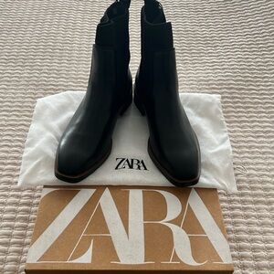 ZARA black leather like and neoprene mixed material flat ankle boots in size 8
